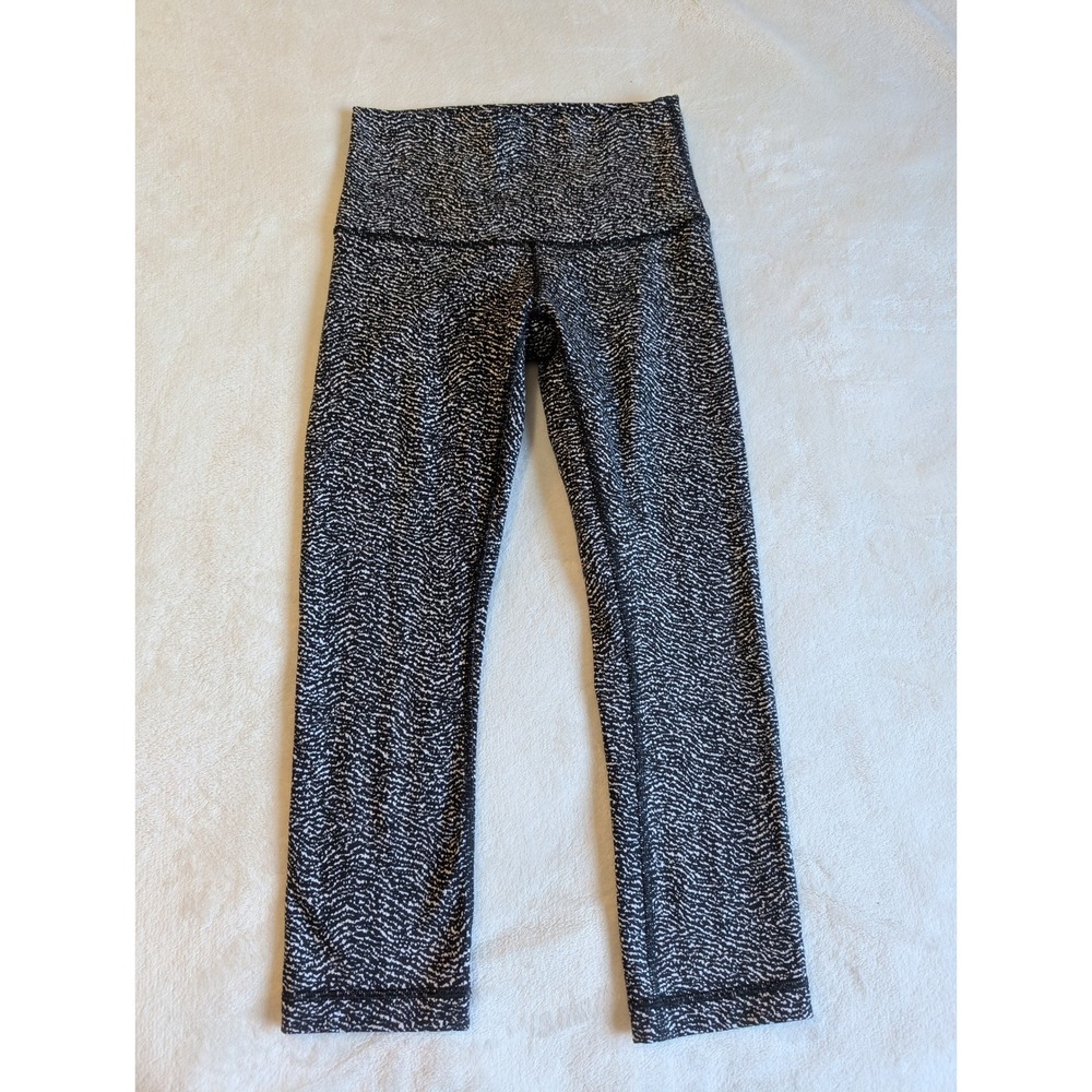Lululemon Crop‎ Leggings High Rise Black White Patterned Athletic Size 4